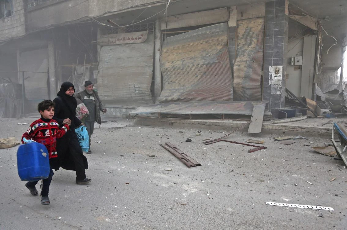 Syrians run for cover in Hamouria during Syrian government shelling on rebel-held areas in the Eastern Ghouta region on the outskirts of the capital Damascus on March 6, 2018. (AFP)