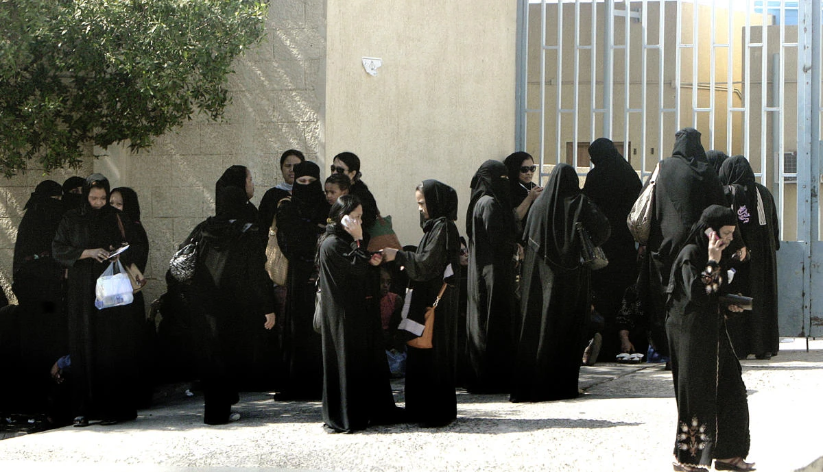 Foreign female workers gather outside Saudi immigration department as they try to get visas and legalize their work situation in Riyadh. (File Photo: AFP)