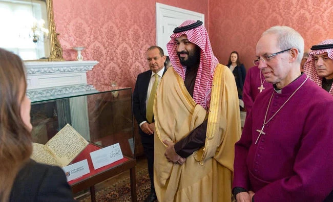 Prince Mohammed and the Archbishop viewed fragments of a Qur’an manuscript found in a Birmingham University library.