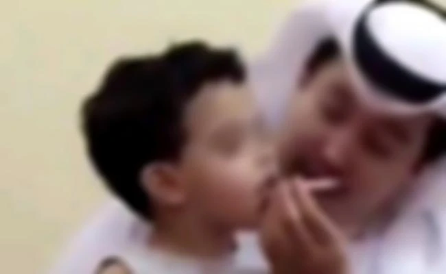 Saudi arrested for ‘forcing a child to smoke’