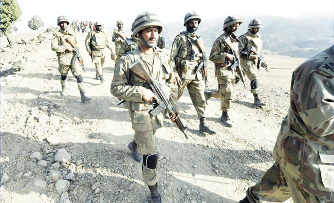 Pakistani troops patrol on a hill top post in Ladha, a town in the troubled tribal region of South Waziristan along the Afghan border, in this November 17, 2009 file photo. (AFP)