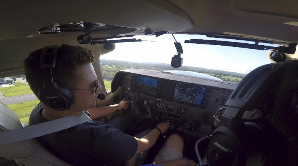 Surge in airline hiring boosts interest in aspiring pilots