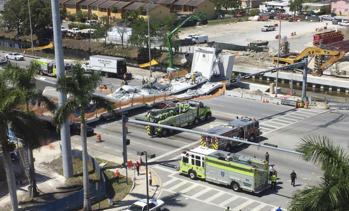 Emergency personnel responds to a collapsed pedestrian bridge connecting Florida International University Florida International on Thursday, March 15, 2018 in the Miami area. (Roberto Koltun/The Miami Herald via AP)