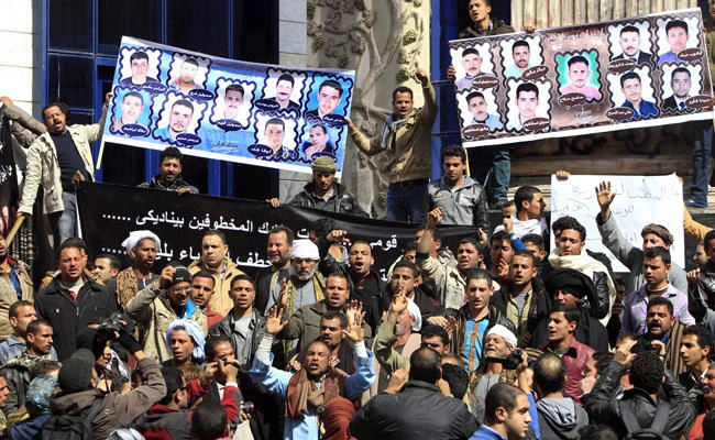 Relatives of Egyptian Coptic Christian workers who were kidnapped in the Libyan city of Sirte, take part in a protest to call for their release, in Cairo, February 13, 2015. (REUTERS file photo)