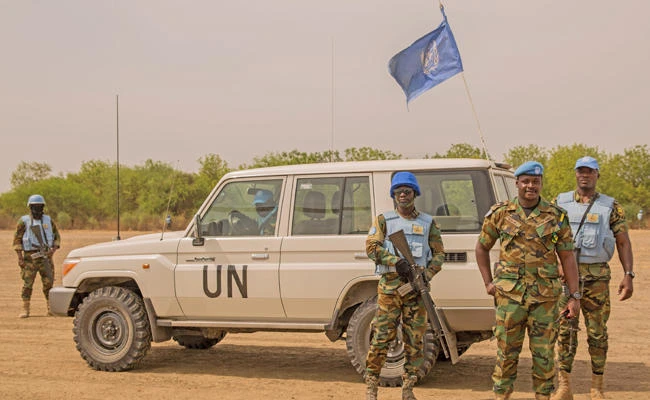 Ghanaian peacekeepers of the United Nations Mission in South Sudan (UNMISS) patrol on March 7, 2018 in Leer, where famine has been declared since February 2017. (AFP / Stefanie Glinski)
