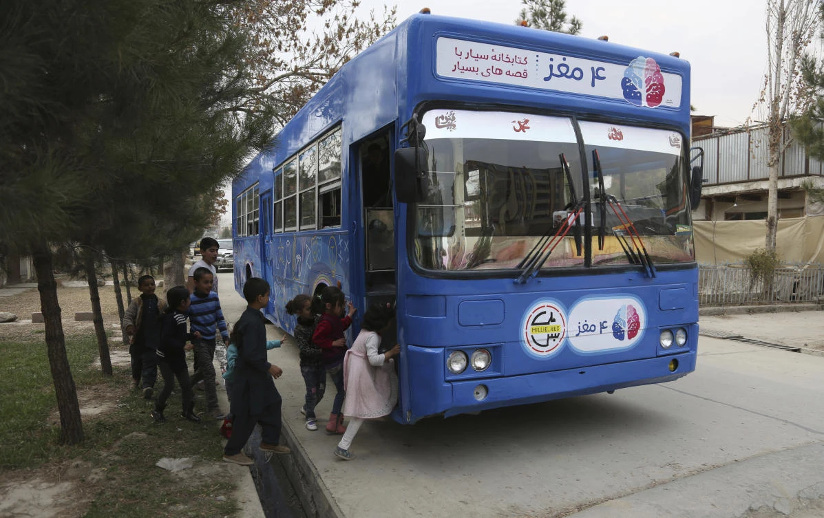 PHOTOS: Blue bus of Kabul brings joys of reading to Afghan children