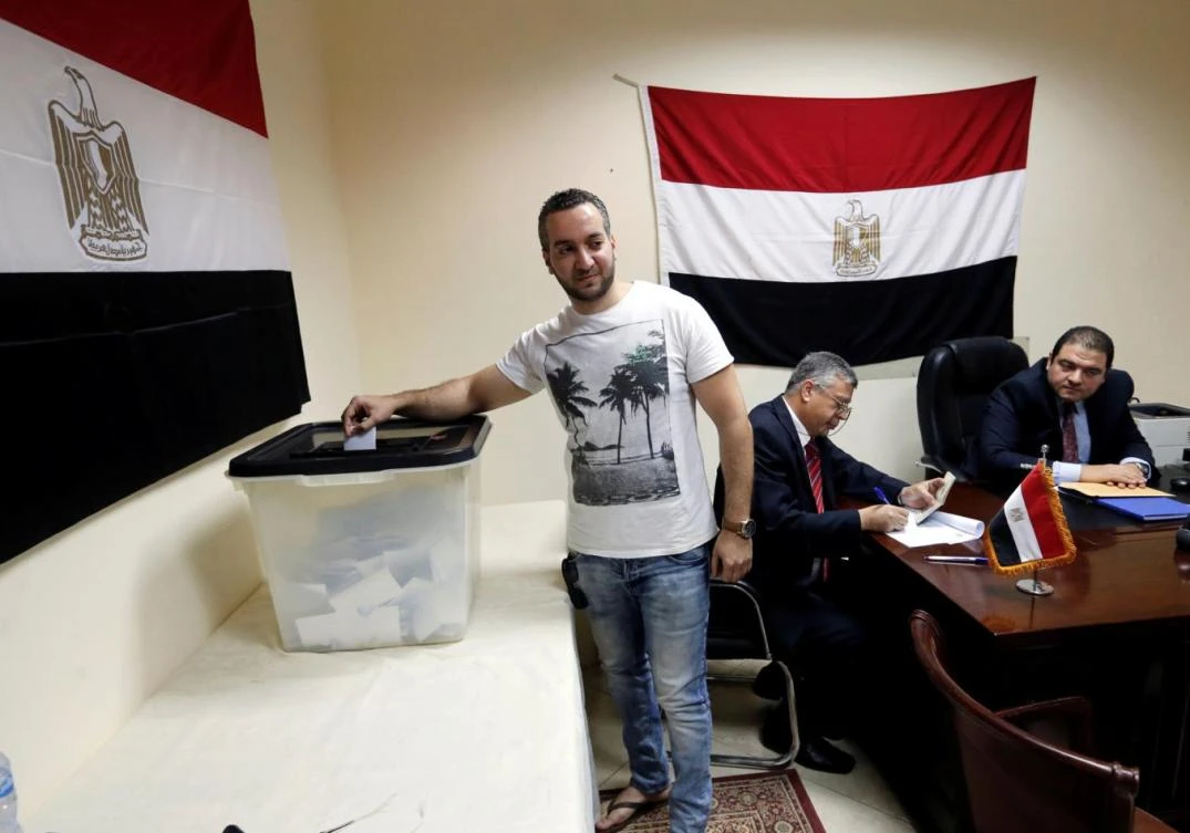 Photo showing a young man living in Sudan casting his vote at the Egyptian Embassy in Khartoum, Sudan Mar 16, 2018. (Reuters)