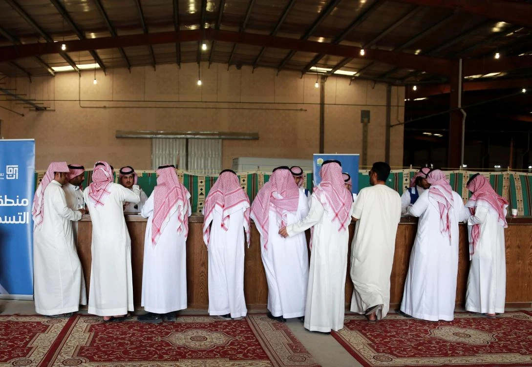 Thousands flock to auction of vehicles owned by Saudi tycoon