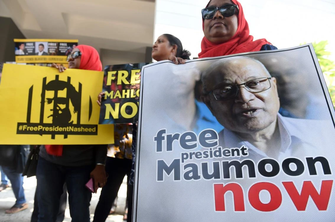 Maldives former dictator, judges charged with terrorism