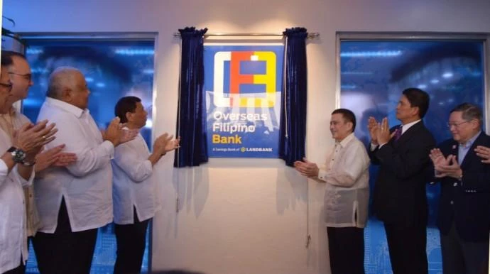 President Rodrigo R. Duterte, center left, Land Bank of the Philippines president Alex V. Buenaventura, center right, and from left, labor secretary Silvestre H. Bello III, foreign affairs secretary Alan Peter Cayetano, executive secretary Salvador Medialdea, OFBank president Renato Eje and finance secretary Carlos Dominguez unveil the marker for the Overseas Filipino Bank inauguration on January 28, 2018. (Land Bank of the Philippines)