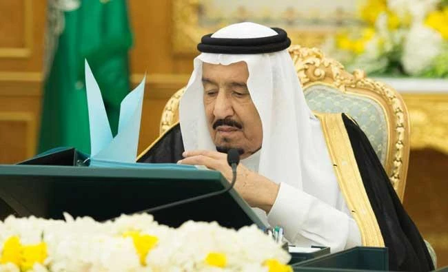 King Salman chairs the Cabinet meeting on Tuesday at Al-Yamamah Palace in Riyadh. (SPA)