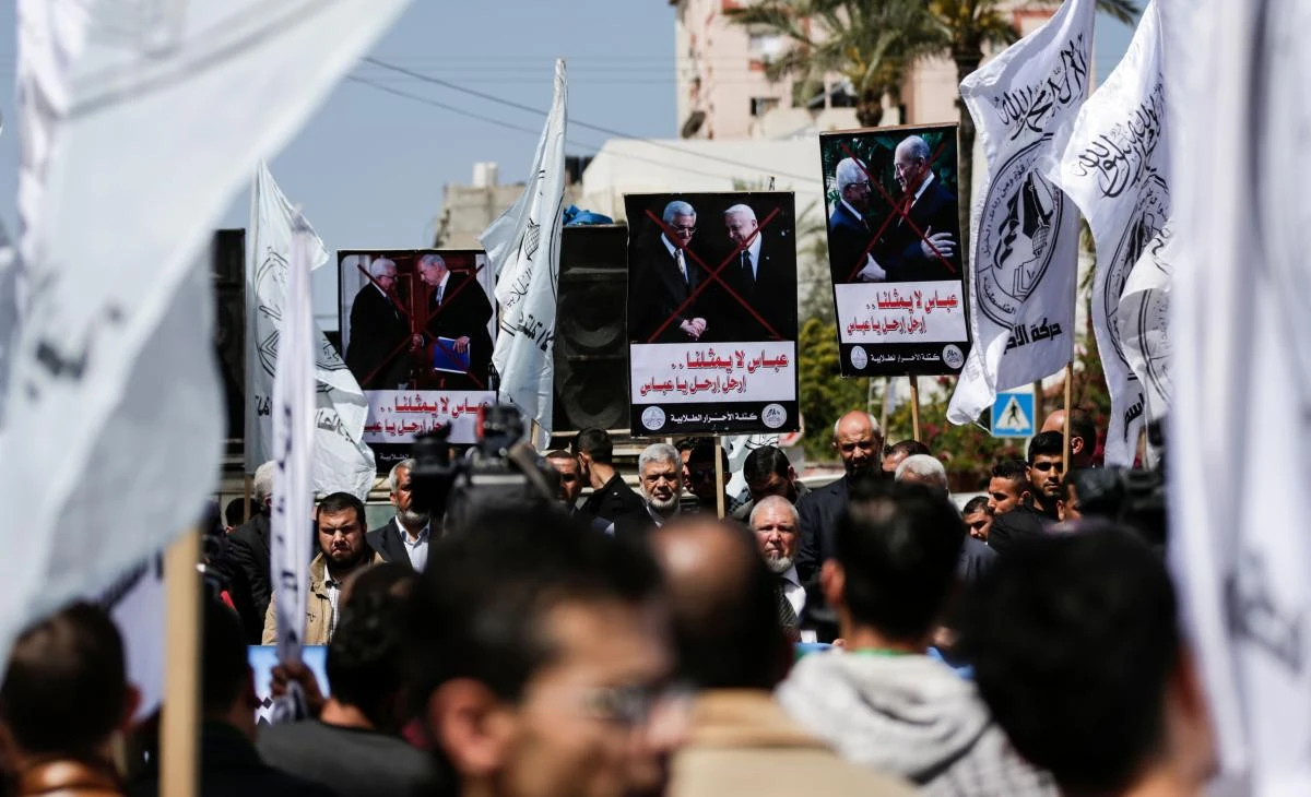 Hamas names suspect in bomb attack on prime minister