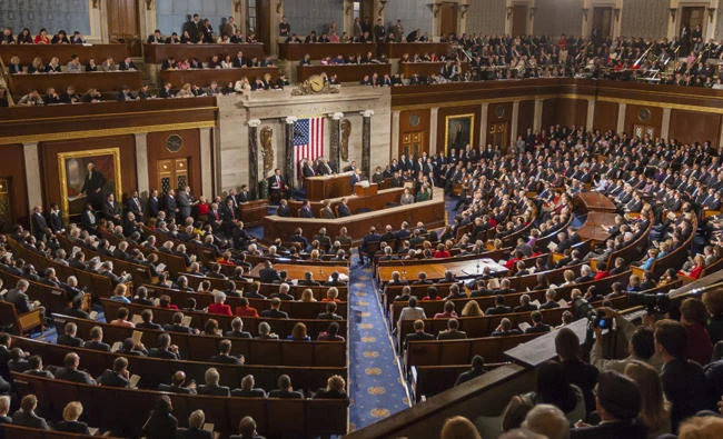 US lawmakers clinch spending deal to avert government shutdown
