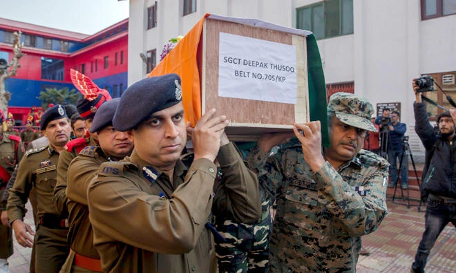 Police and paramilitary officers carry the coffin of their colleague Deepak Thusoo, who was killed in a gun battle with suspected rebels, during a ceremony at the police headquarters in Srinagar, Indian controlled Kashmir on Mar. 22, 2018. (AP)