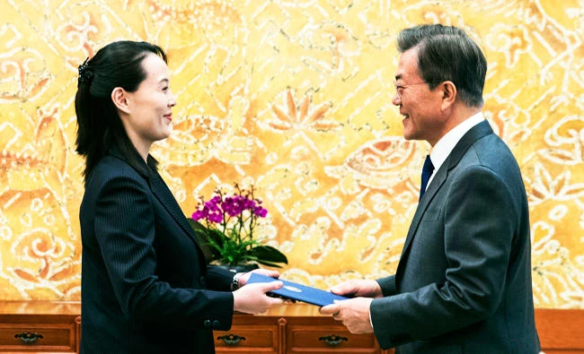 In this Feb. 10, 2018, file photo, South Korean President Moon Jae-in, right, receives a letter from Kim Yo Jong, North Korean leader Kim Jong Un's sister, at the presidential Blue House in Seoul, South Korea. (AP)