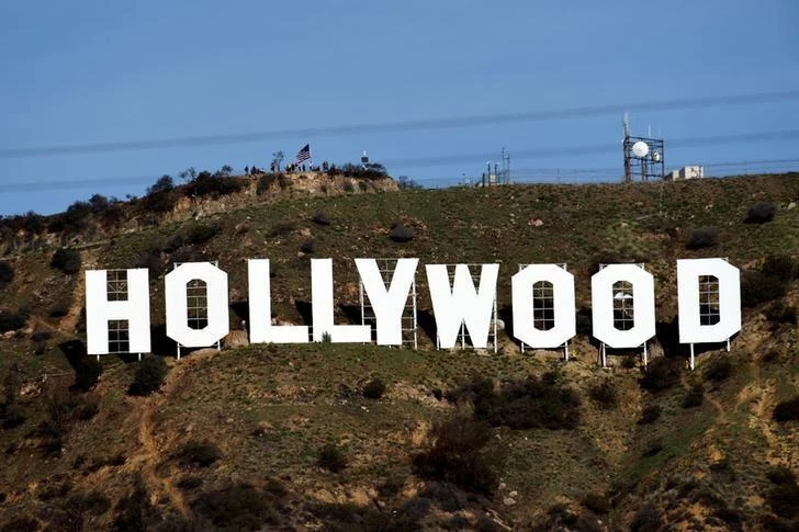 Minister discusses filming in Egypt with Hollywood filmmakers