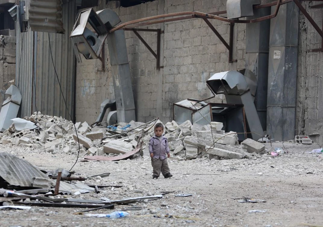 A picture taken on March 28, 2018 shows a Syrian child roaming the streets in Eastern Ghouta. (AFP)