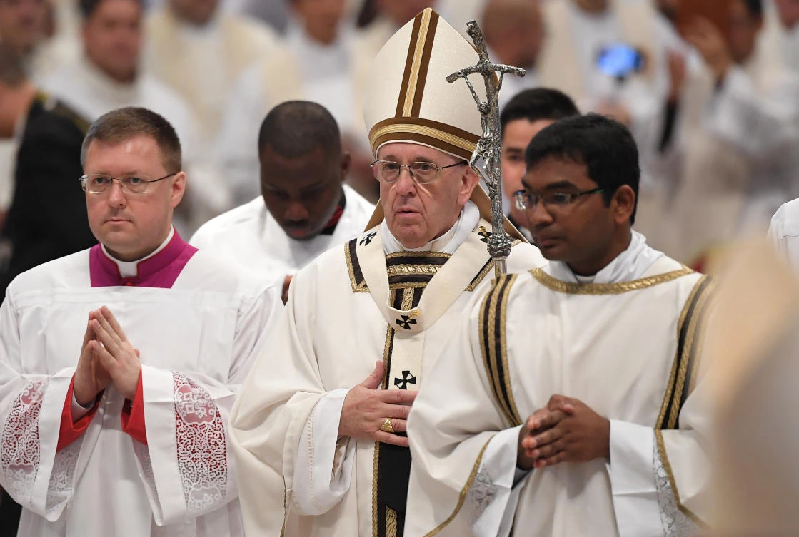 Pope on Holy Thursday urges priests to be close to sinners