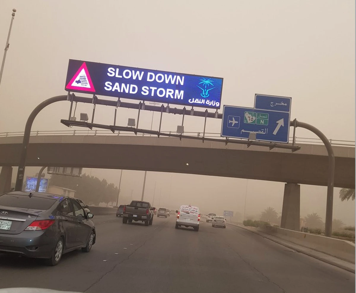 Saudi Civil Defense warns of strong winds and dust affecting Riyadh province
