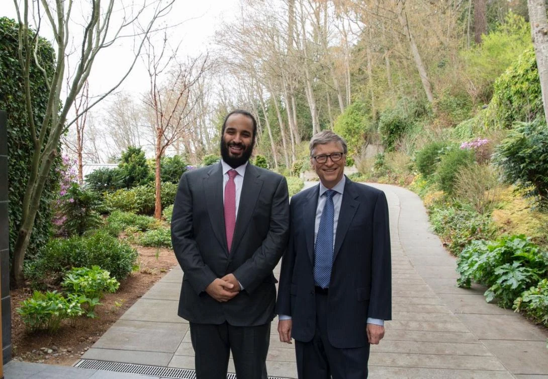 Saudi Arabia's Crown Prince Mohammed Bin Salman meets with Bill Gates. (SPA)