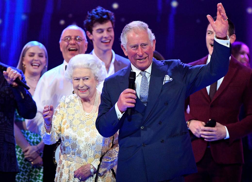Britain's Prince Charles, Prince of Wales (R) leads three cheers for Britain's Queen Elizabeth II as they join the performers on stage during The Queen's Birthday Party concert on the occassion of Her Majesty's 92nd birthday at the Royal Albert Hall in London on April 21, 2018. / AFP / POOL / Andrew Parsons
