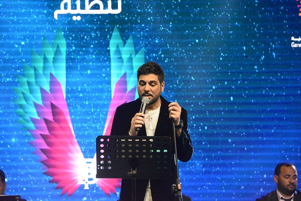 Iraqi star Waleed Al-Shami performs at the concert.(AN photos by Huda Bashatah)