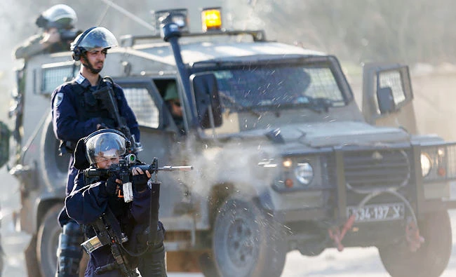 Israeli border policeman fires rubber coated bullets at Palestinians in the West Bank City of Nablus, in this file photo taken on Dec. 8, 2017. (AP)