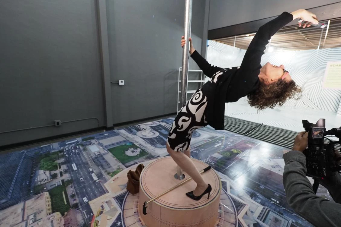 Los Angeles museum celebrates the art of the selfie
