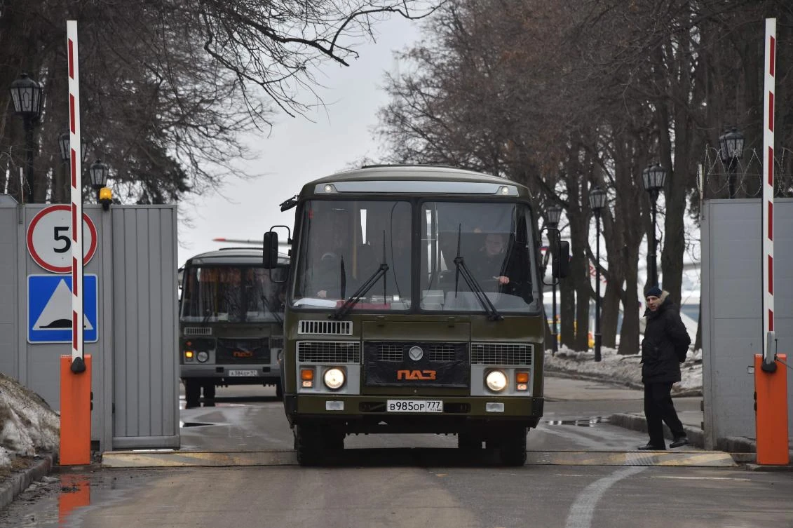Buses drive out of the airport after the Russian Il-96 jet that brought back 46 Russian diplomats and their family members from the Russian Government airport Vnukovo II in Mosow on April 1, 2018. (AFP)