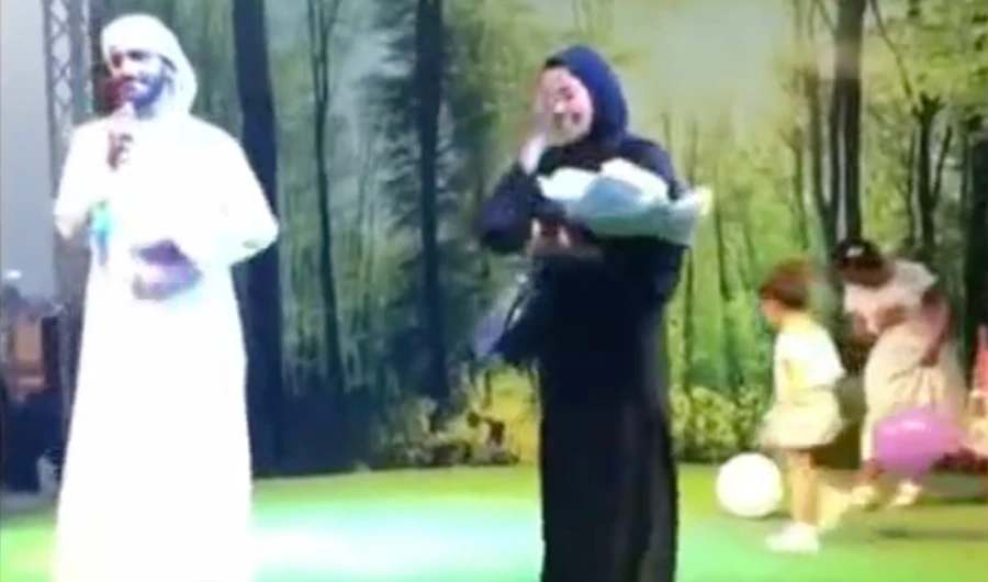Emirati actor surprises anchor with marriage proposal on stage