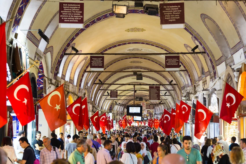 Debt headache for Istanbul as S&P warns Turkish growth to plummet