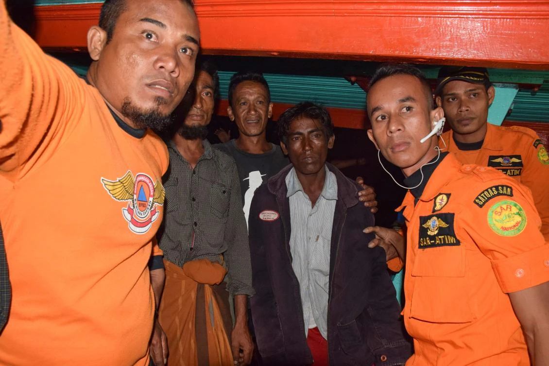 Stranded Rohingya rescued by Indonesian fishermen