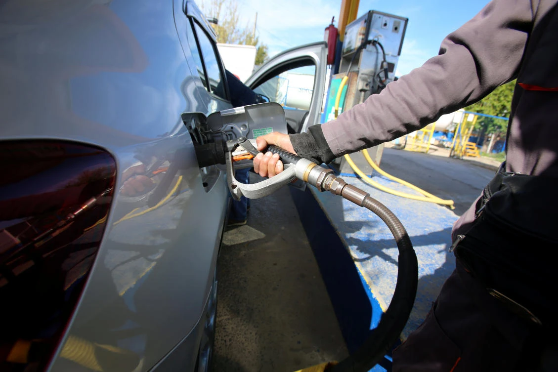 An employee fills the tank of a car with liquefied petroleum gas (LPG) at a petrol station in Algiers, Algeria. (File Photo: Reuters)