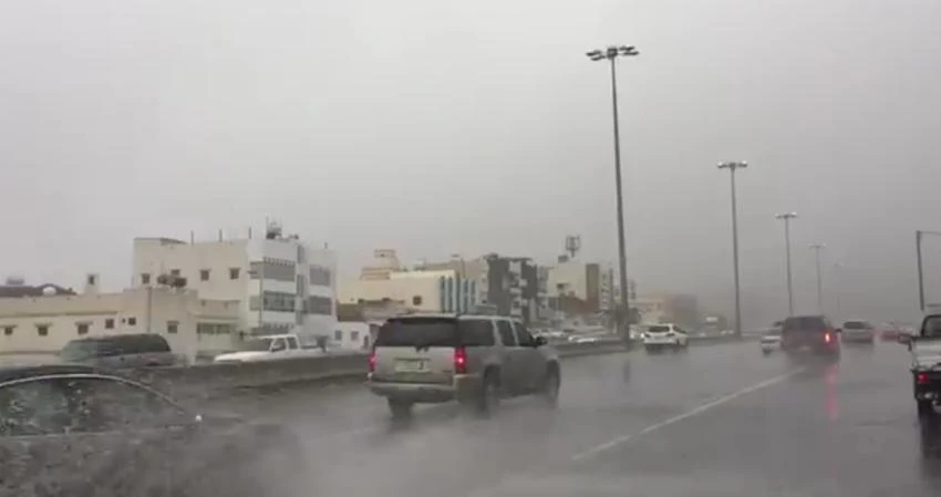Thunderstorms and dust storms hit regions in Saudi Arabia