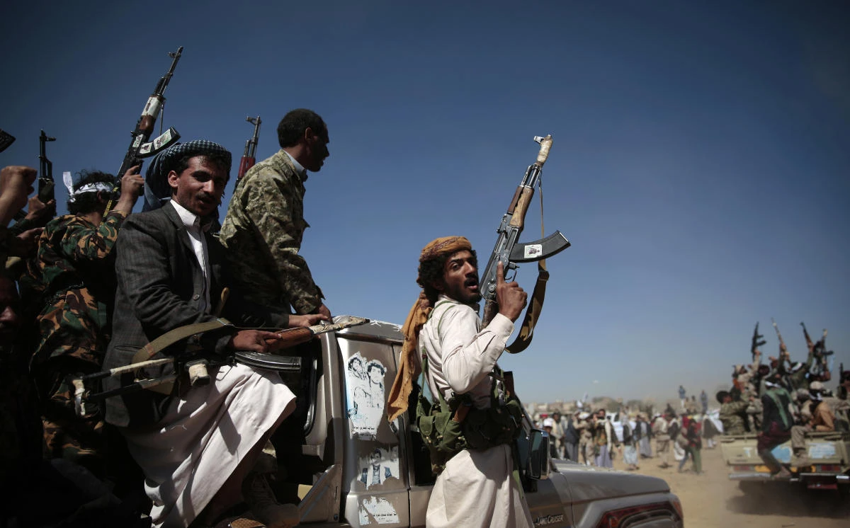 Thirteen Houthi militants were captured by Yemen's National Army in Al-Bayda governate. (AP)