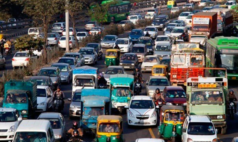 Heavy traffic in New Delhi. 27 schoolchildren, two teachers and a driver were killed when a bus rolled into a 60 meter gorge in Himachal Pradesh state. (Reuters)