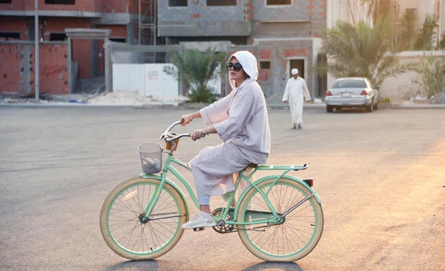Cycling in Jeddah: Saudi women embrace change