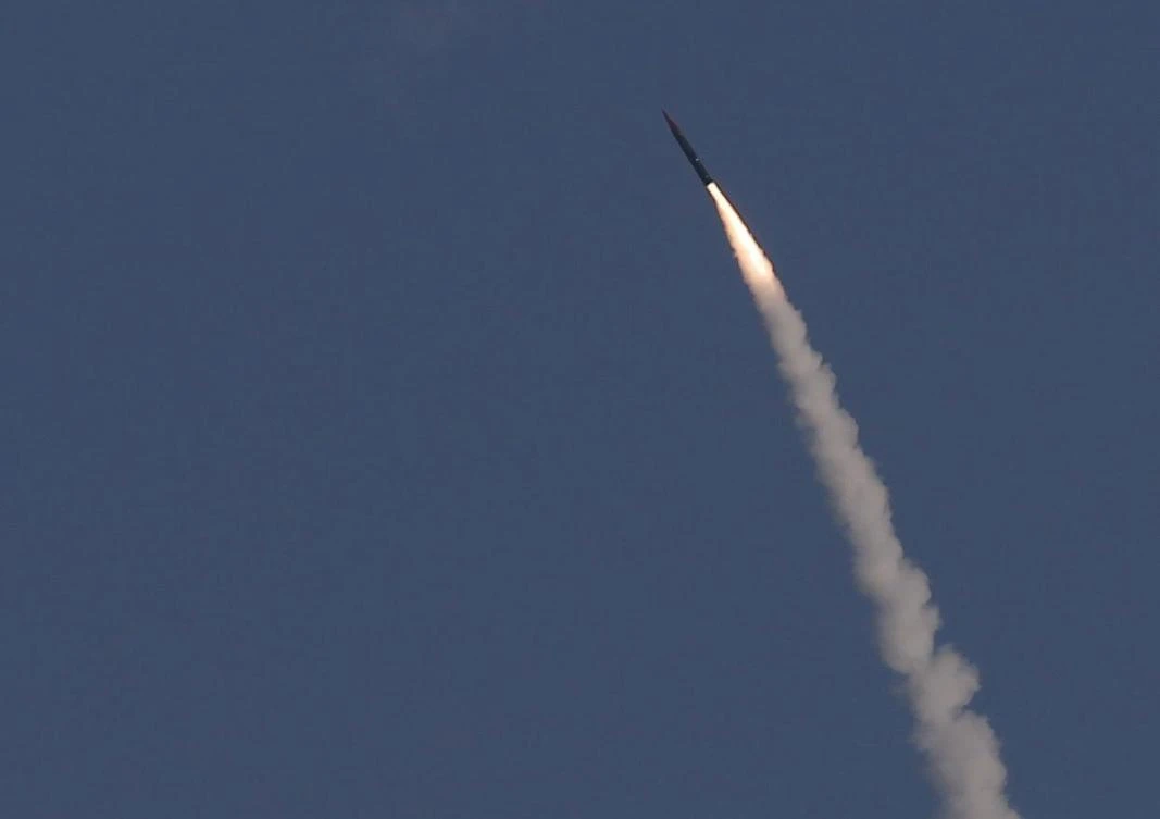 Russia’s ambassador to Lebanon has said any US missiles fired at Syria would be shot down and the launch sites targeted. (Reuters)