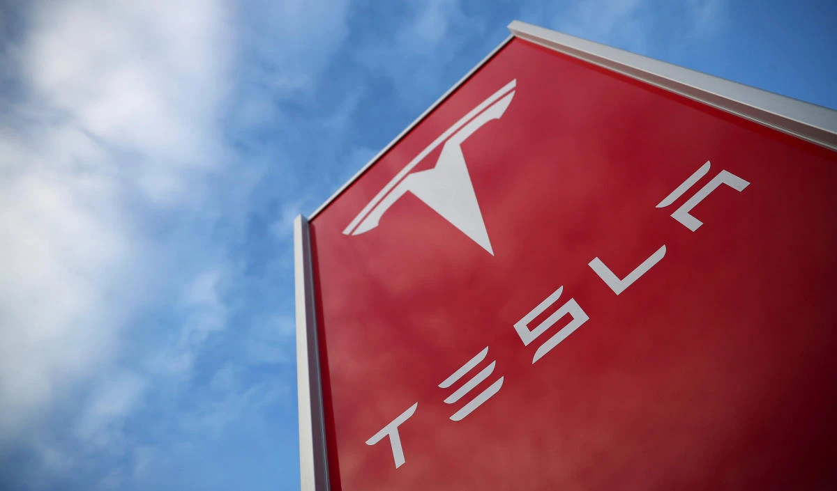 A Tesla dealership is seen in West Drayton, just outside London, Britain, on February 7, 2018. (REUTERS/Hannah McKay/File Photo)