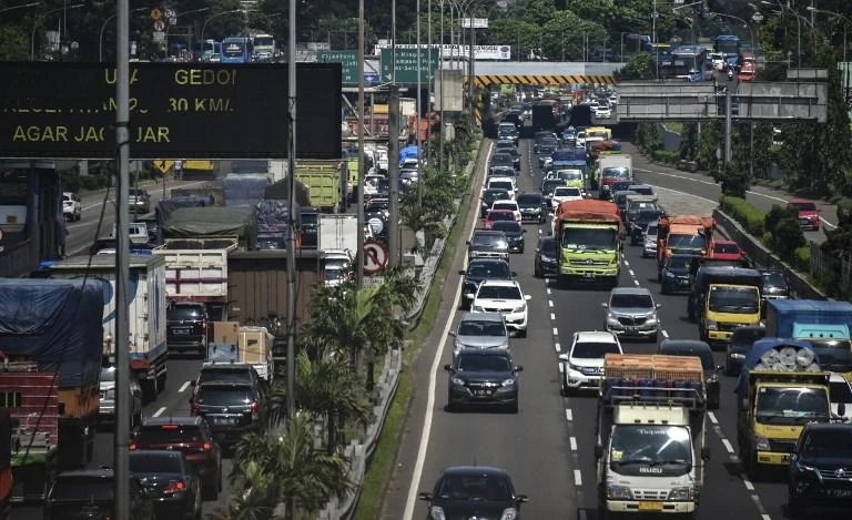 The Indonesian economy expanded by 5.1 percent year-on-year in 2017, up from 5.0 percent growth in 2016, although it was still well below President Joko Widodo’s target of 7.0 percent. (AFP)
