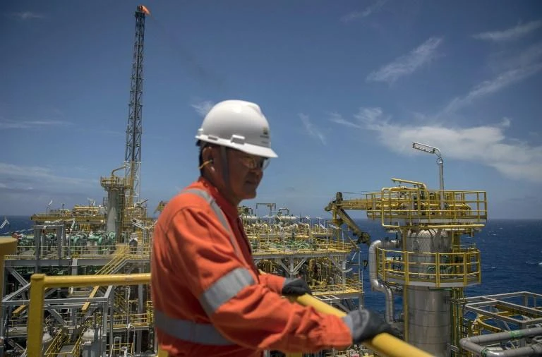 The International Energy Agency said that should the tariff announcements by Washington and Beijing give way to a trade war, global oil demand and the broader economy may suffer. (AFP)