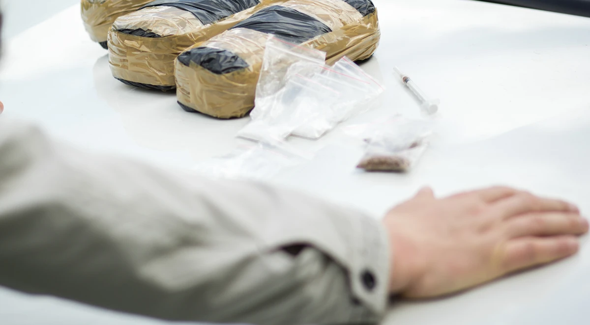 Oman police arrest 2 expats for human trafficking, smuggling drugs