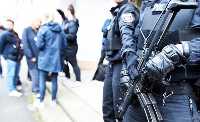 Police guard an entrance of the court in Celle, Germany, in this September 26, 2017 file photo. (REUTERS)
