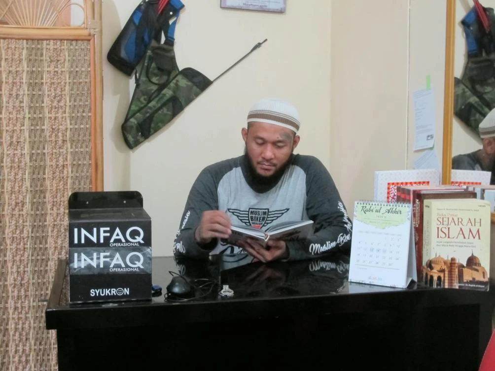 Jakarta clinic asks clients to recite Qur’an for free tattoo removal