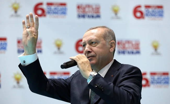Turkey walks political tightrope