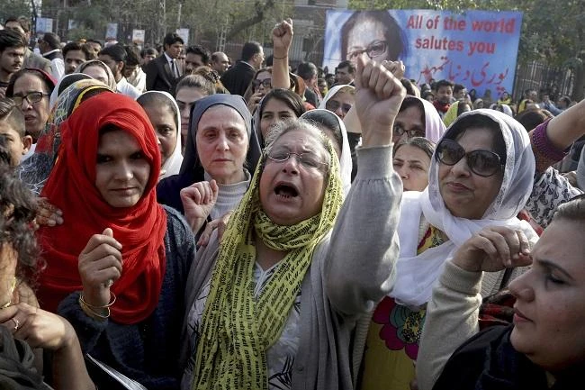 Activist-lawyer Hina Jilani, center , attends the funeral of her sister Asma Jahangir | AP