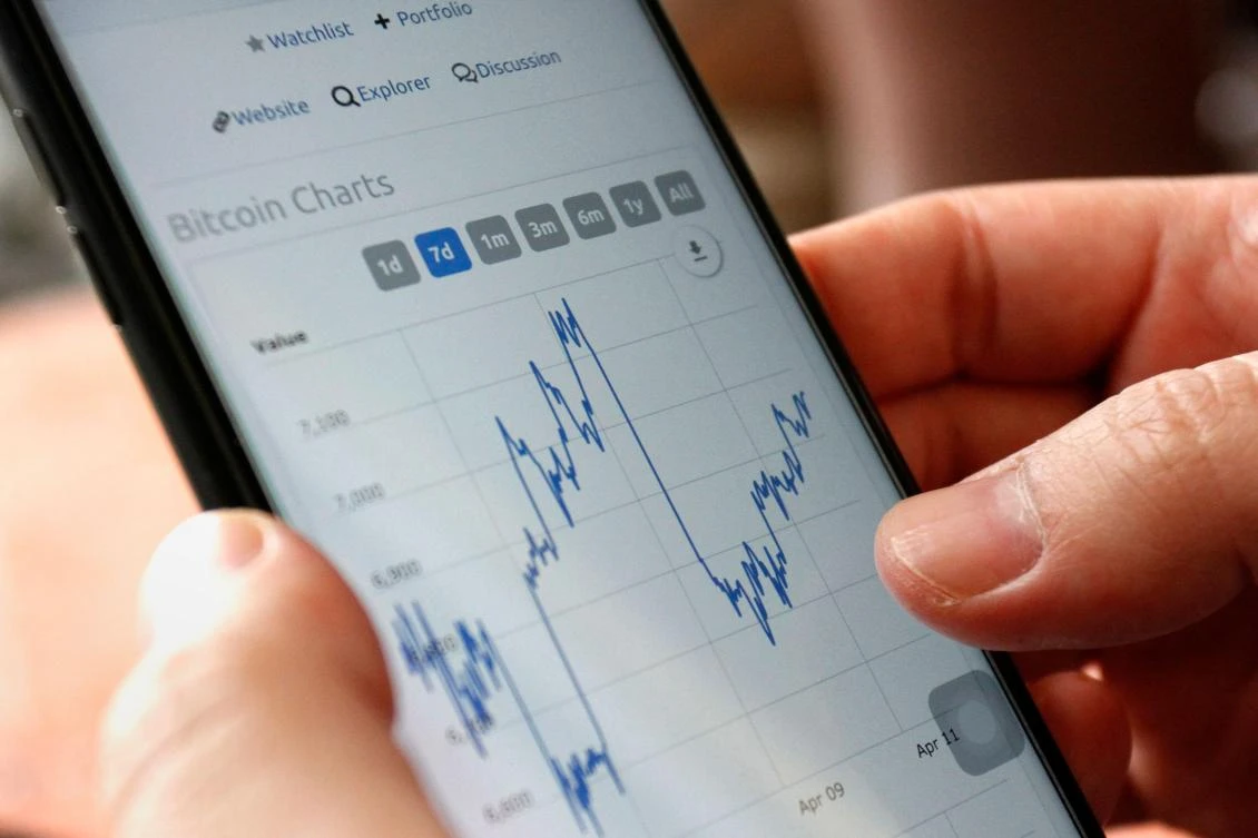 Bitcoin’s true believers vow to ride out currency rollercoaster