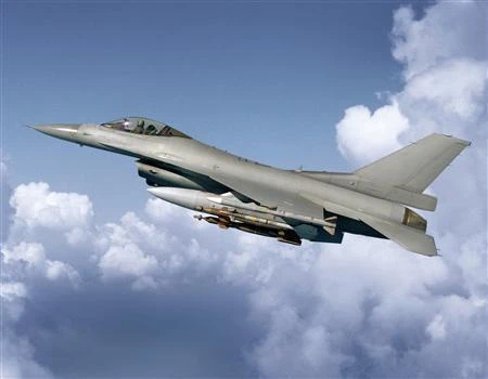 Iraq carries out air strikes on Daesh in Syria