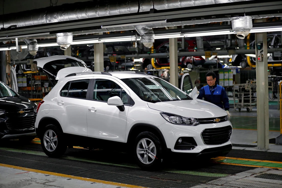 The most thorny issue between GM Korea and its union is job security for 680 workers at the Gunsan factory that is due to be closed by May. Above, an assembly line of GM Korea's Bupyeong plant in Incheon. (Reuters)