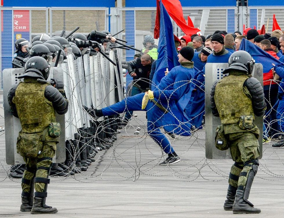 Russian riot policemen take part in special security exercises at the Saint-Petersburg Stadium ahead of the 2018 FIFA World Cup tournament in Russia, Apr 20, 2018. (AFP)